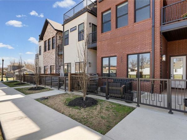 533 SW 5th Street, Bentonville, AR 72712