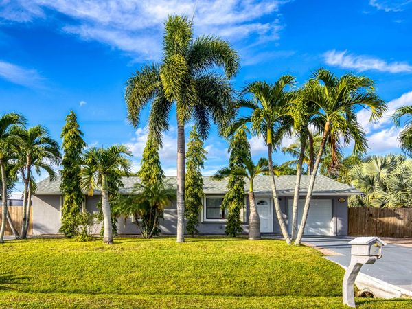 481 SW Voltair Terrace, Port St. Lucie, FL 34984