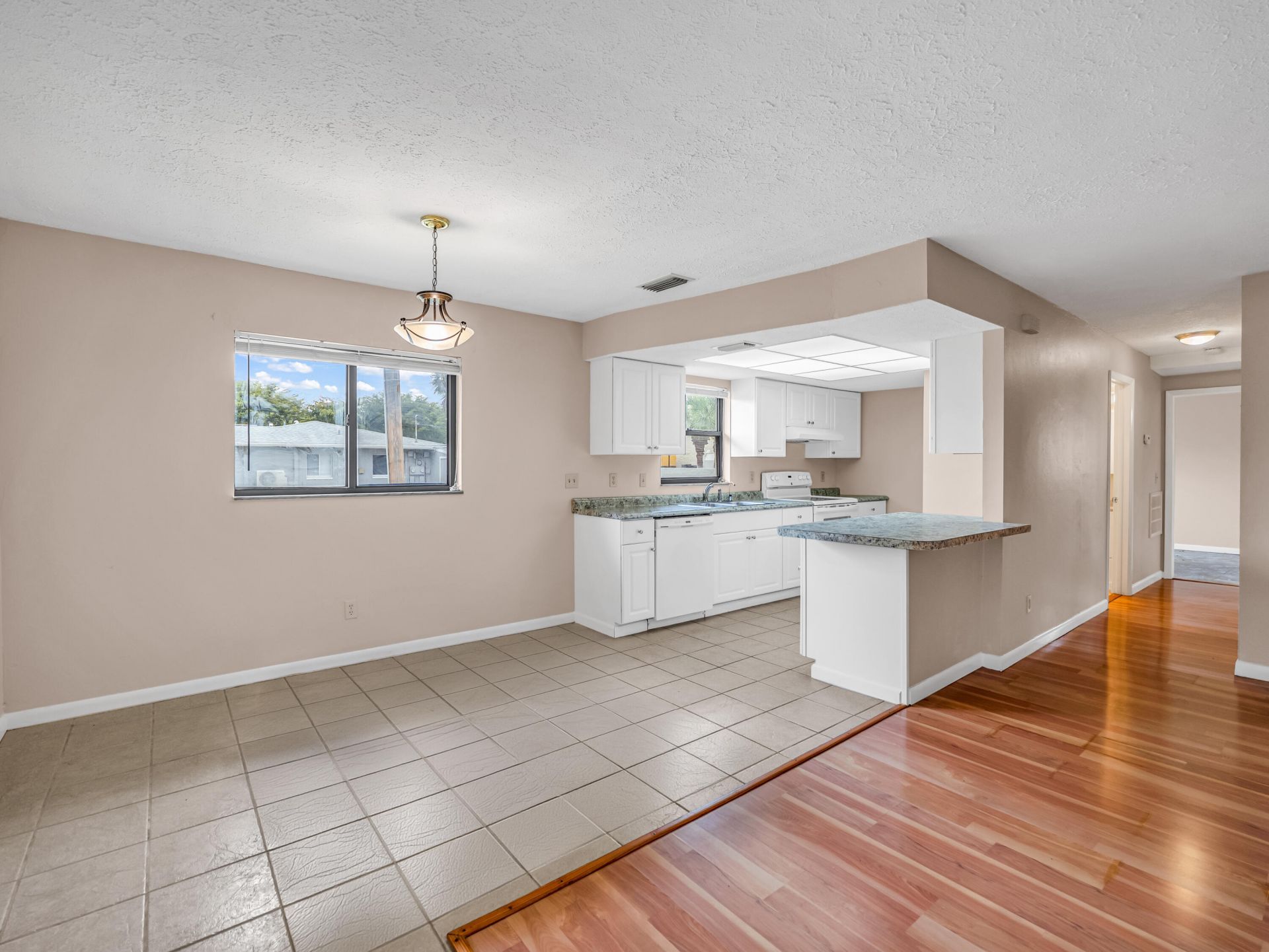 151 Cape Coral Parkway W, Unit 106, Cape Coral, FL 33914 Photo
