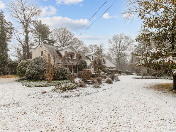 1 The Brae , Woodbury, NY 11797