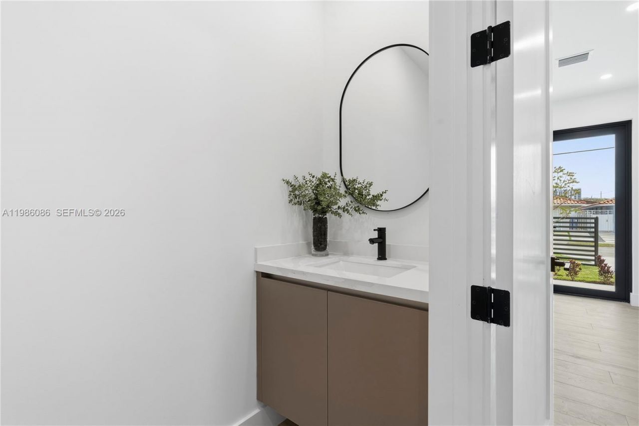 2730 SW 31st Ave , Miami, FL 33133 Photo