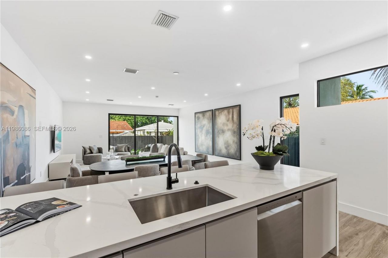 2730 SW 31st Ave , Miami, FL 33133 Photo