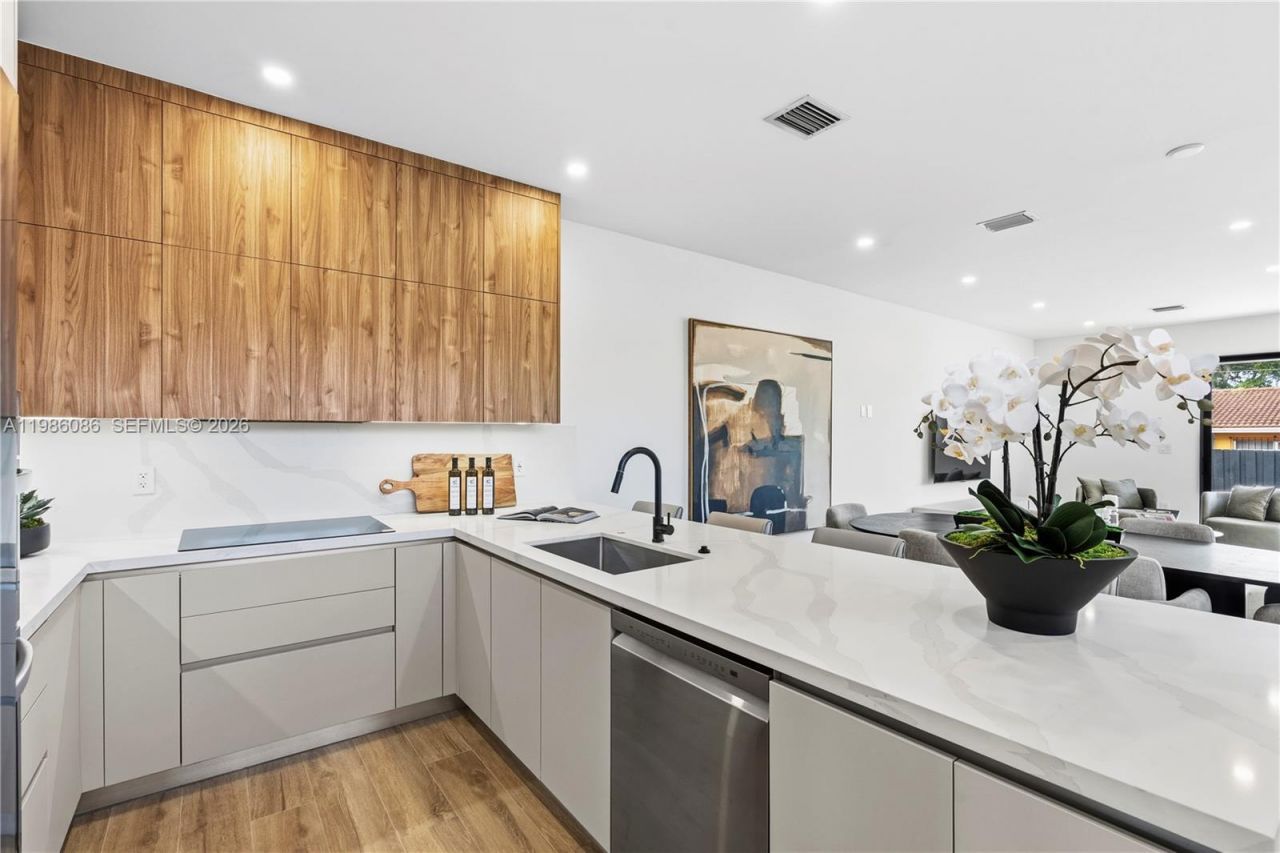 2730 SW 31st Ave , Miami, FL 33133 Photo