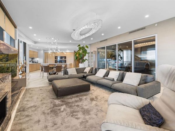 18555 Collins Ave, Unit 2201, Sunny Isles Beach, FL 33160