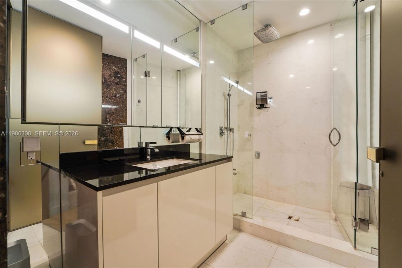 18555 Collins Ave , Unit 2201, Sunny Isles Beach, FL 33160 Photo