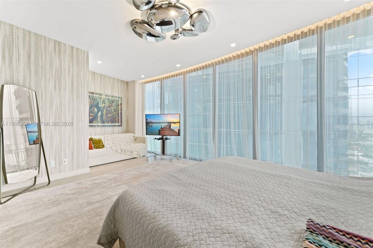 18555 Collins Ave , Unit 2201, Sunny Isles Beach, FL 33160 Photo