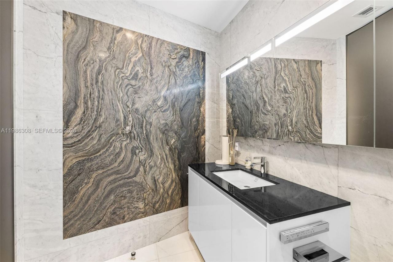 18555 Collins Ave, Unit 2201, Sunny Isles Beach, FL 33160 Photo