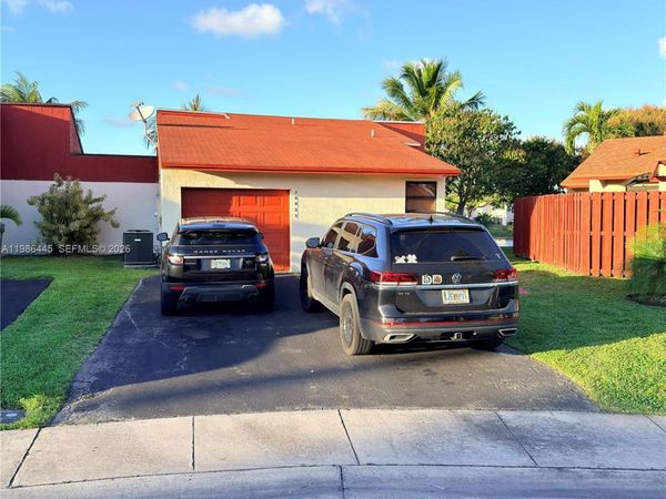 10025 SW 16th St , Pembroke Pines, FL 33025