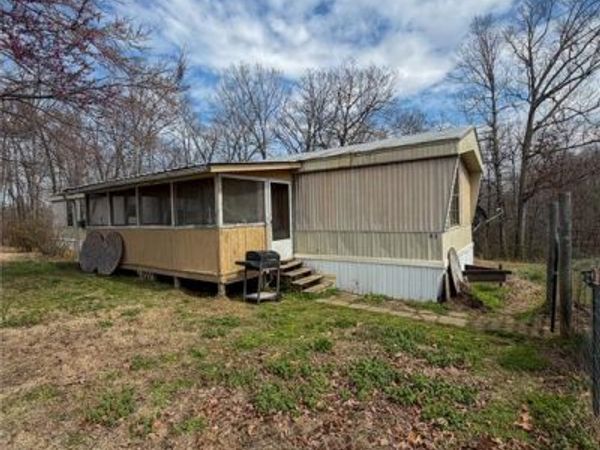 82 County Road 4681, Poplar Bluff, MO 63901