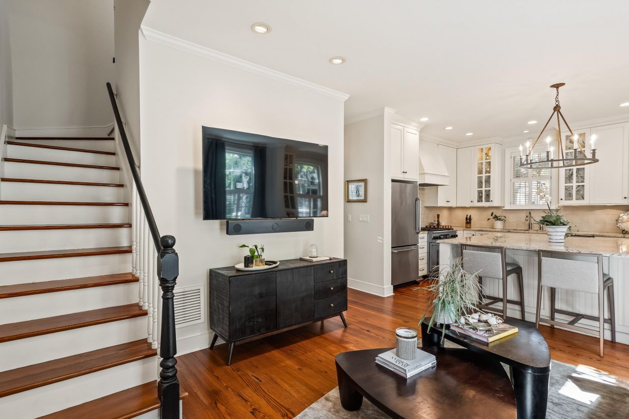 28 Warren Street Photo 22