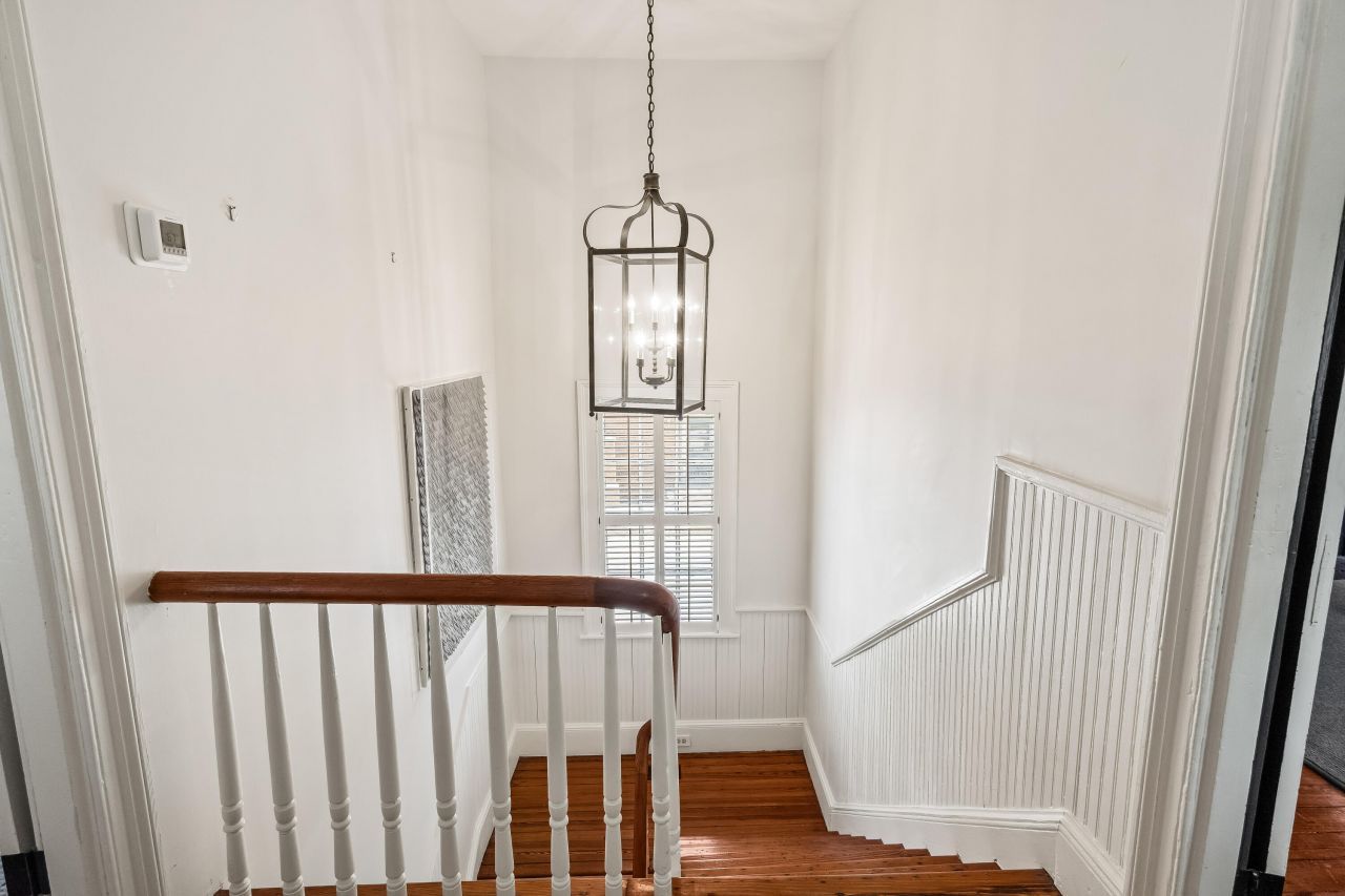 28 Warren Street Photo 24