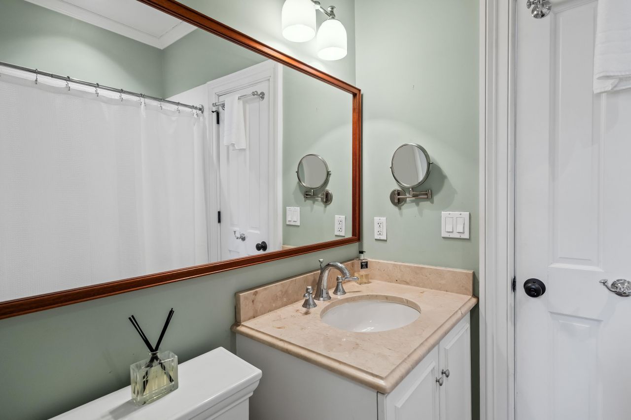 28 Warren Street Photo 41