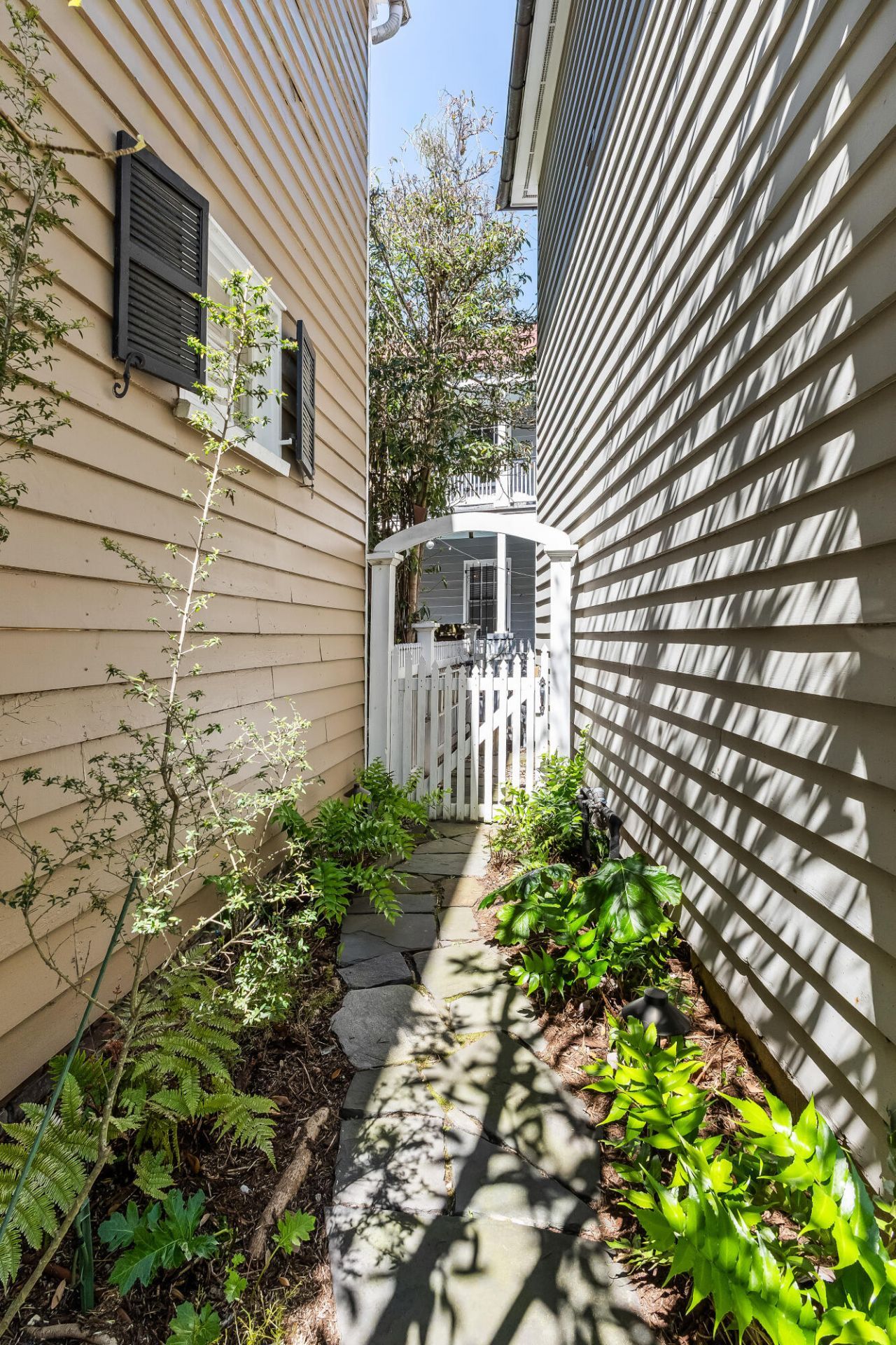 28 Warren Street Photo 44