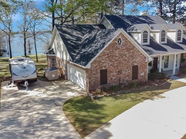 6521 N Lakeshore Drive, Shreveport, LA 71107