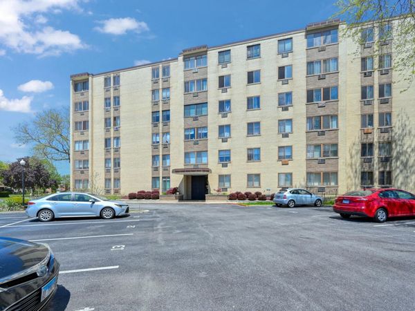 9725 S Karlov Avenue , Unit 610, Oak Lawn, IL 60453