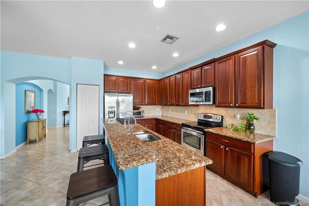 691 SW Glen Crest Way, Stuart, FL 34997 Photo