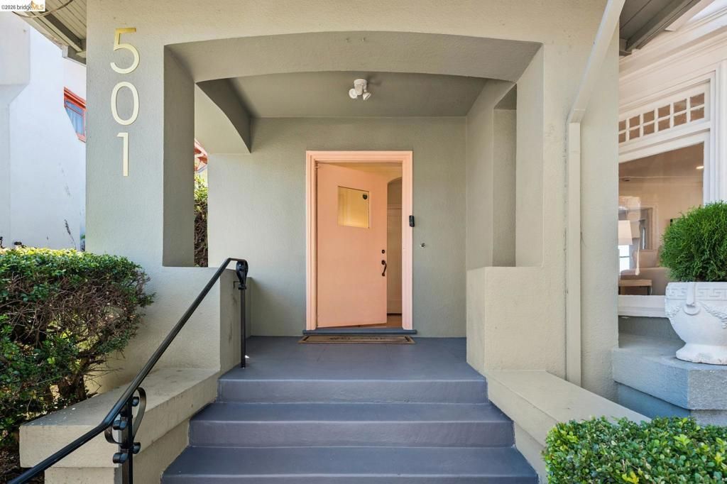 501 E 20th St, Oakland, CA 94606 Main Photo