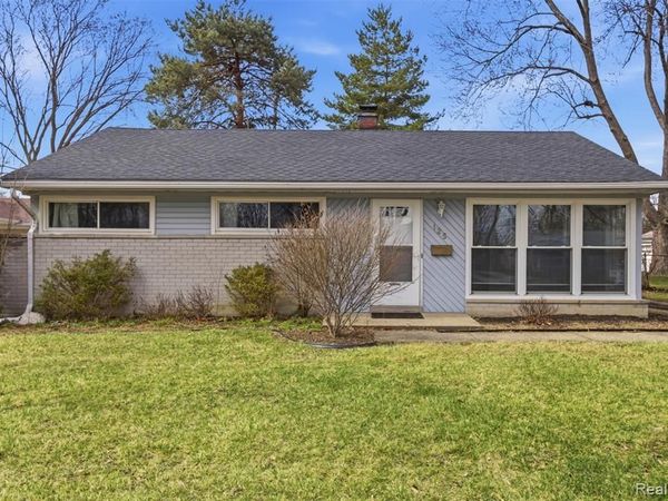 125 Sheffield Drive, Troy, MI 48083