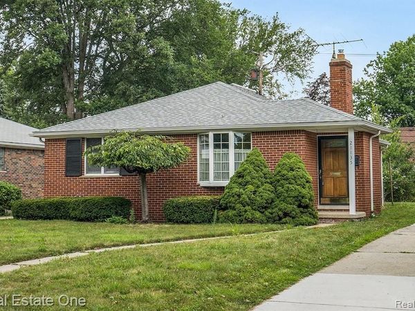 21135 LITTLESTONE Road, Harper Woods, MI 48225