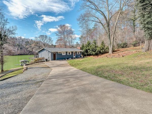 30 Crescent LN , Wirtz, VA 24184