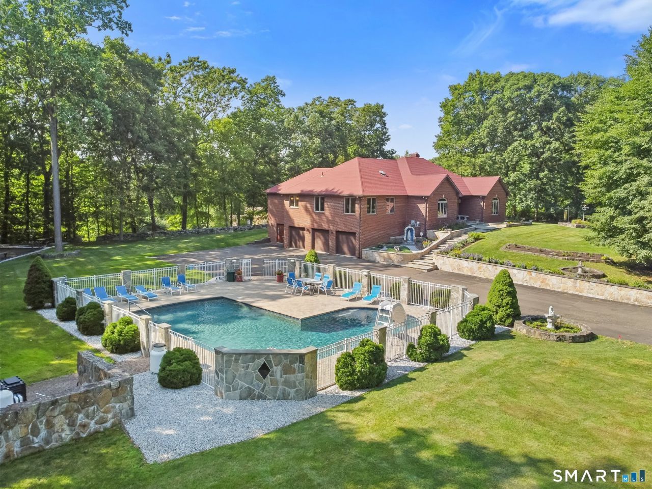 35 Golden Hill, Shelton, CT 06484 Main Photo