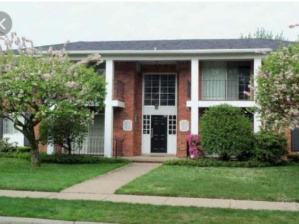 22039 E 11 Mile Road, Unit 20, Saint Clair Shores, MI 48081