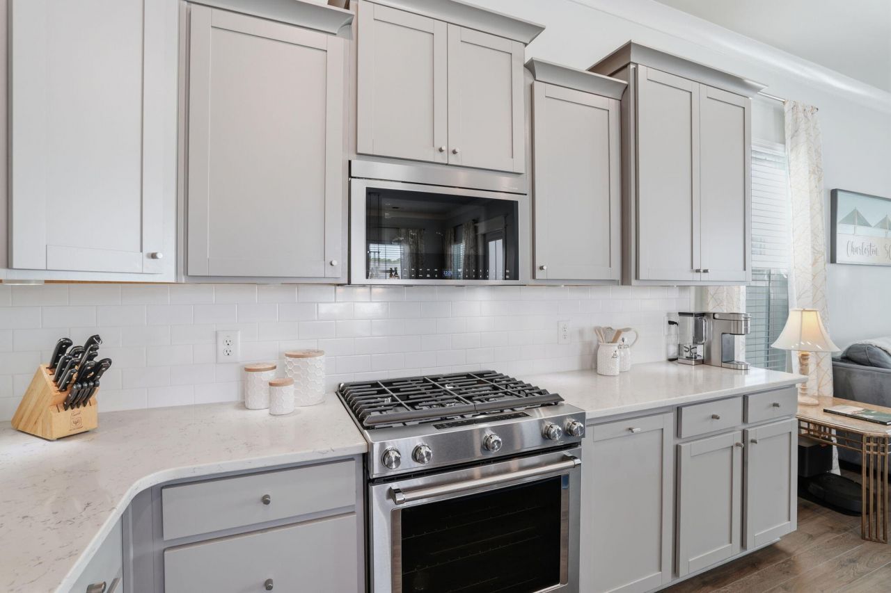 411 N Commodore Way Photo 13