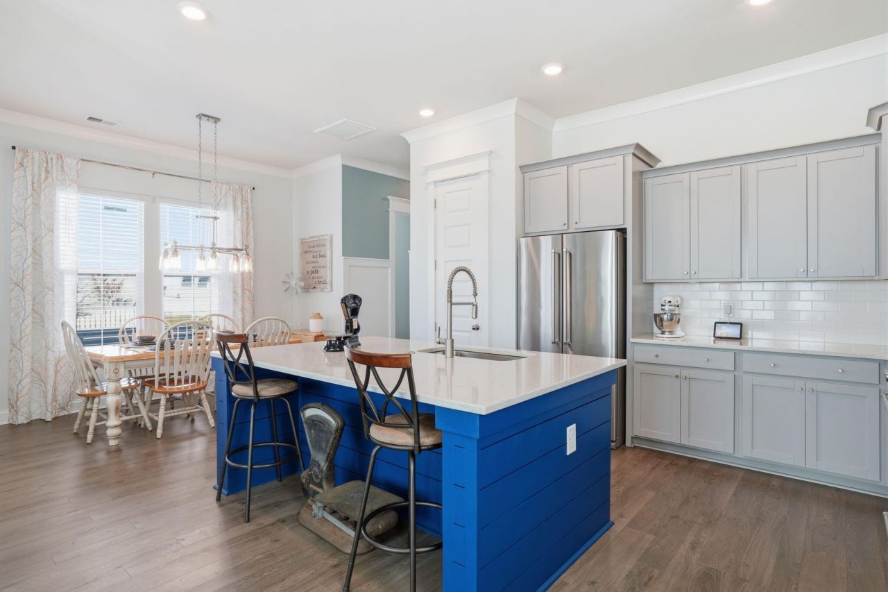 411 N Commodore Way Photo 14