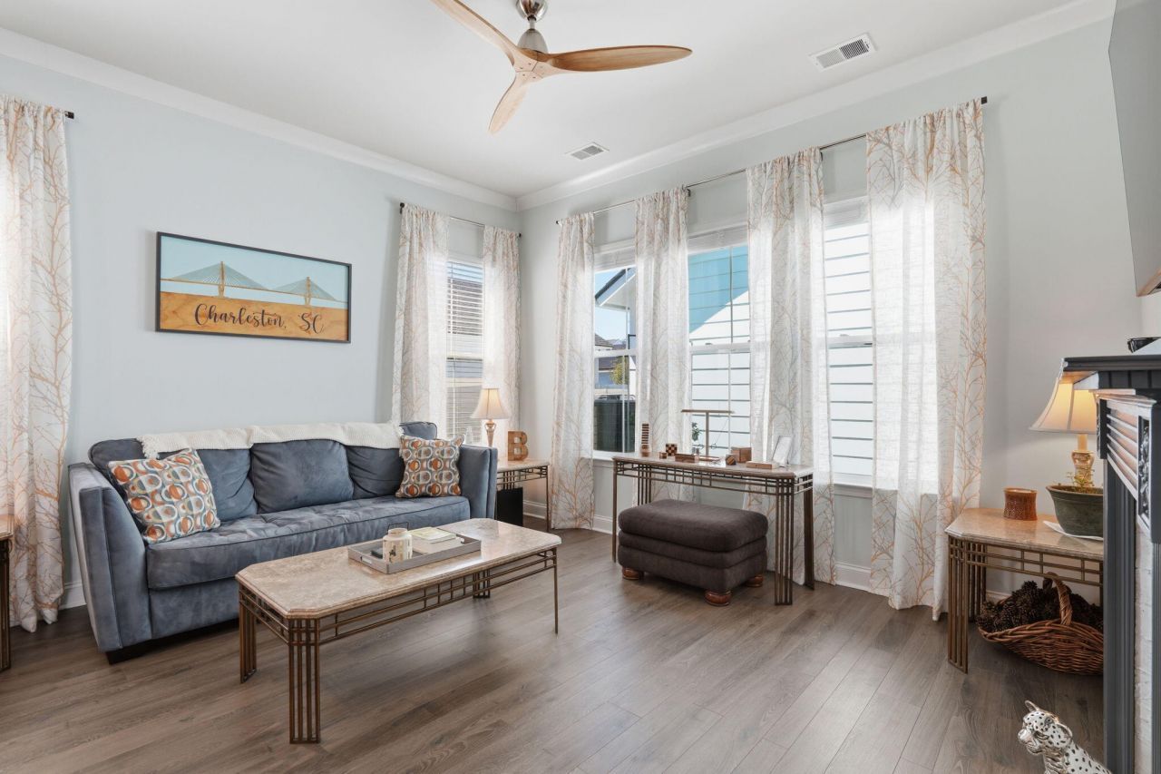 411 N Commodore Way Photo 15