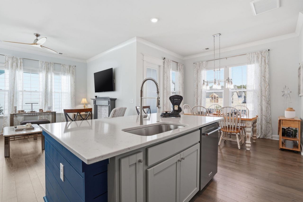 411 N Commodore Way Photo 16