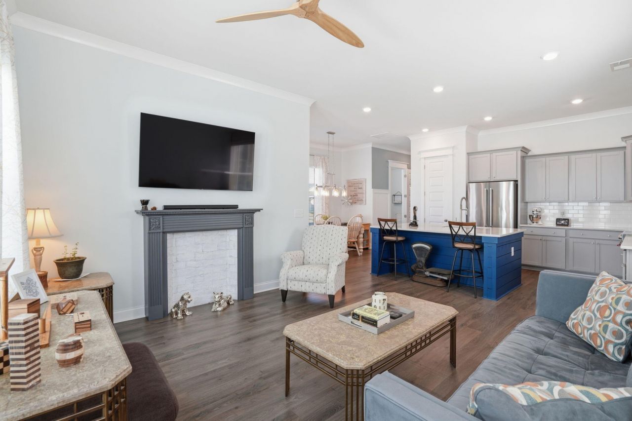 411 N Commodore Way Photo 18