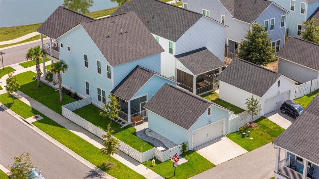 411 N Commodore Way Photo 2