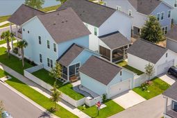 411 N Commodore Way photo 4