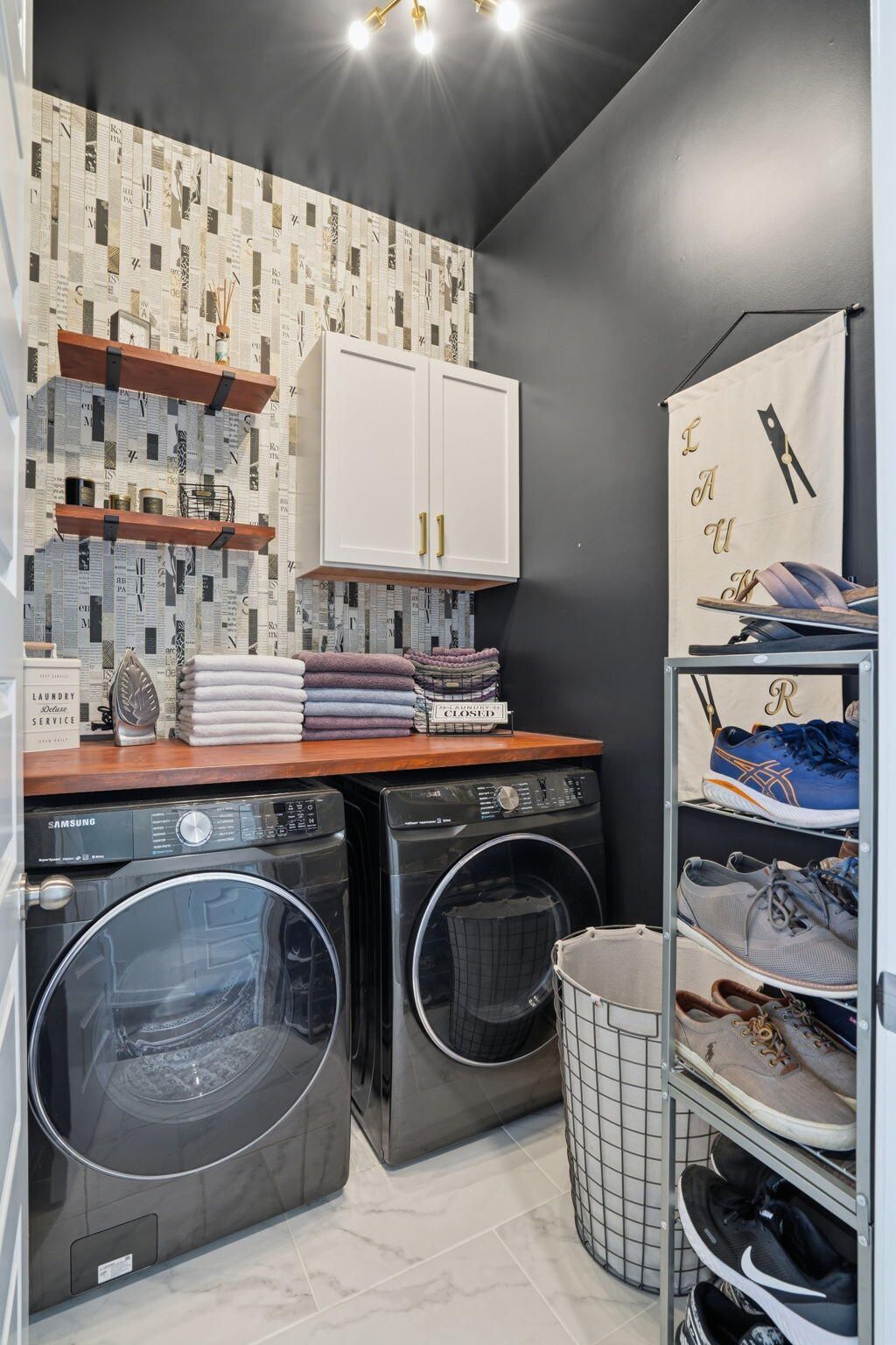 411 N Commodore Way Photo 24