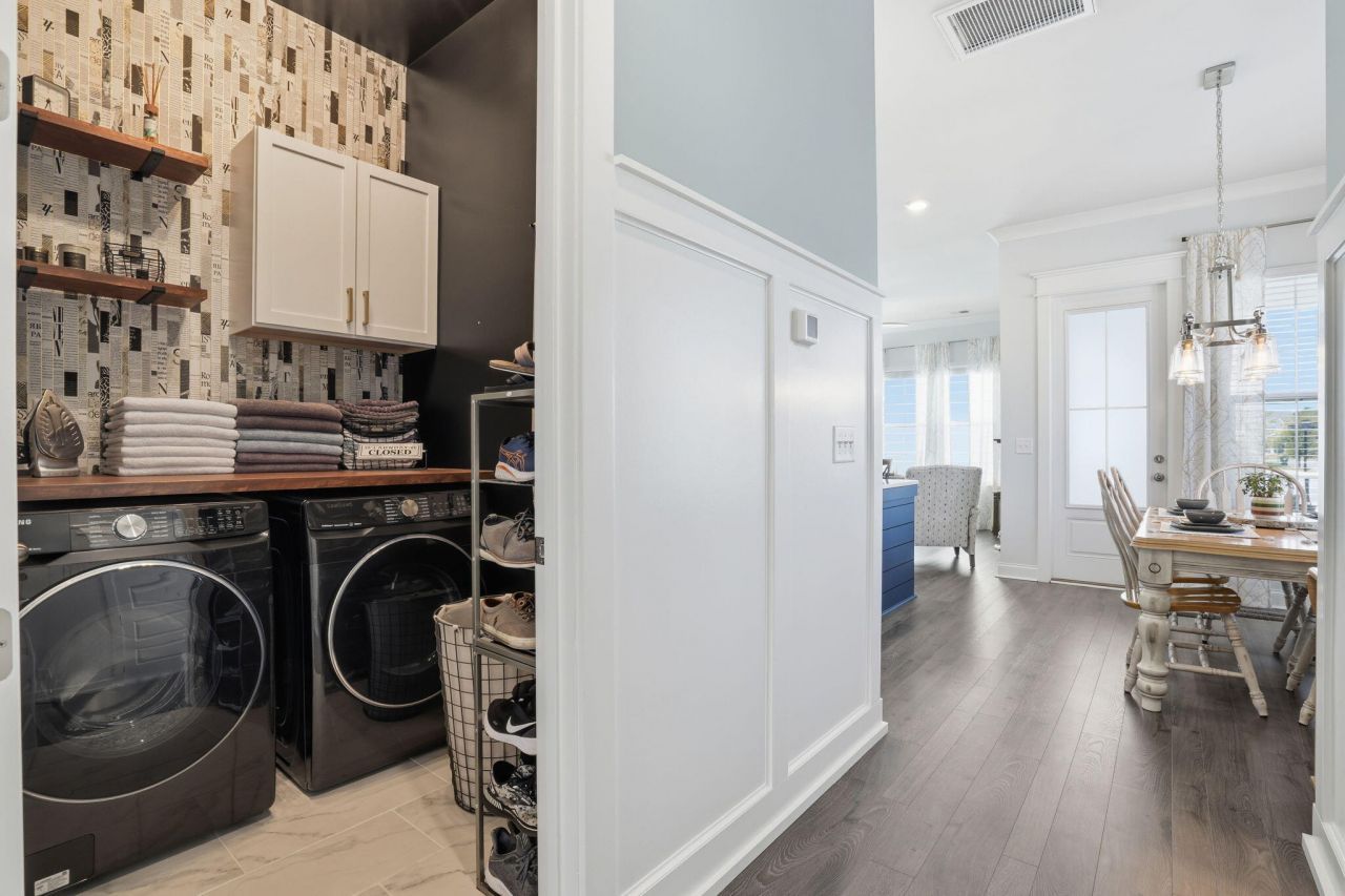 411 N Commodore Way Photo 25