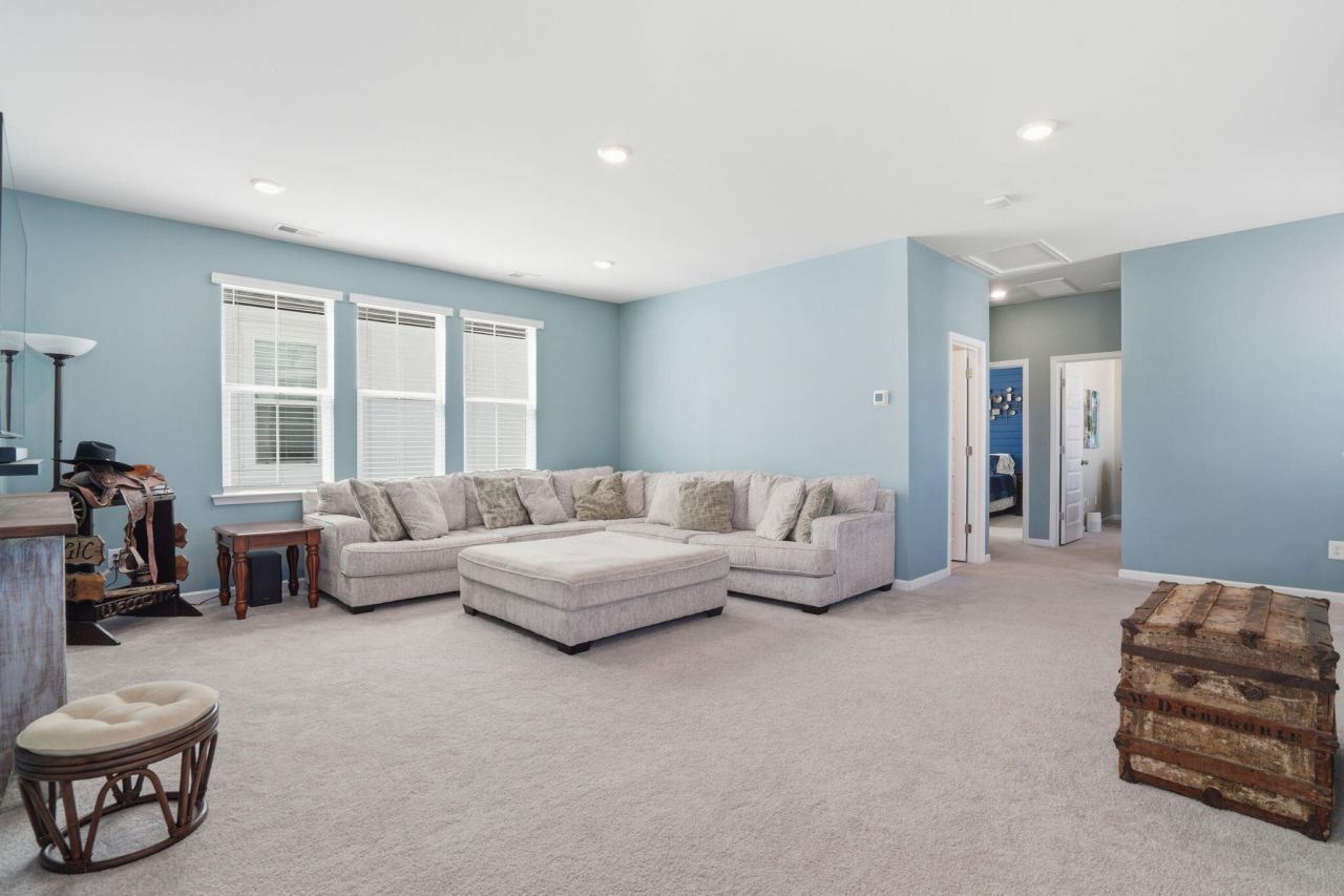 411 N Commodore Way Photo 26