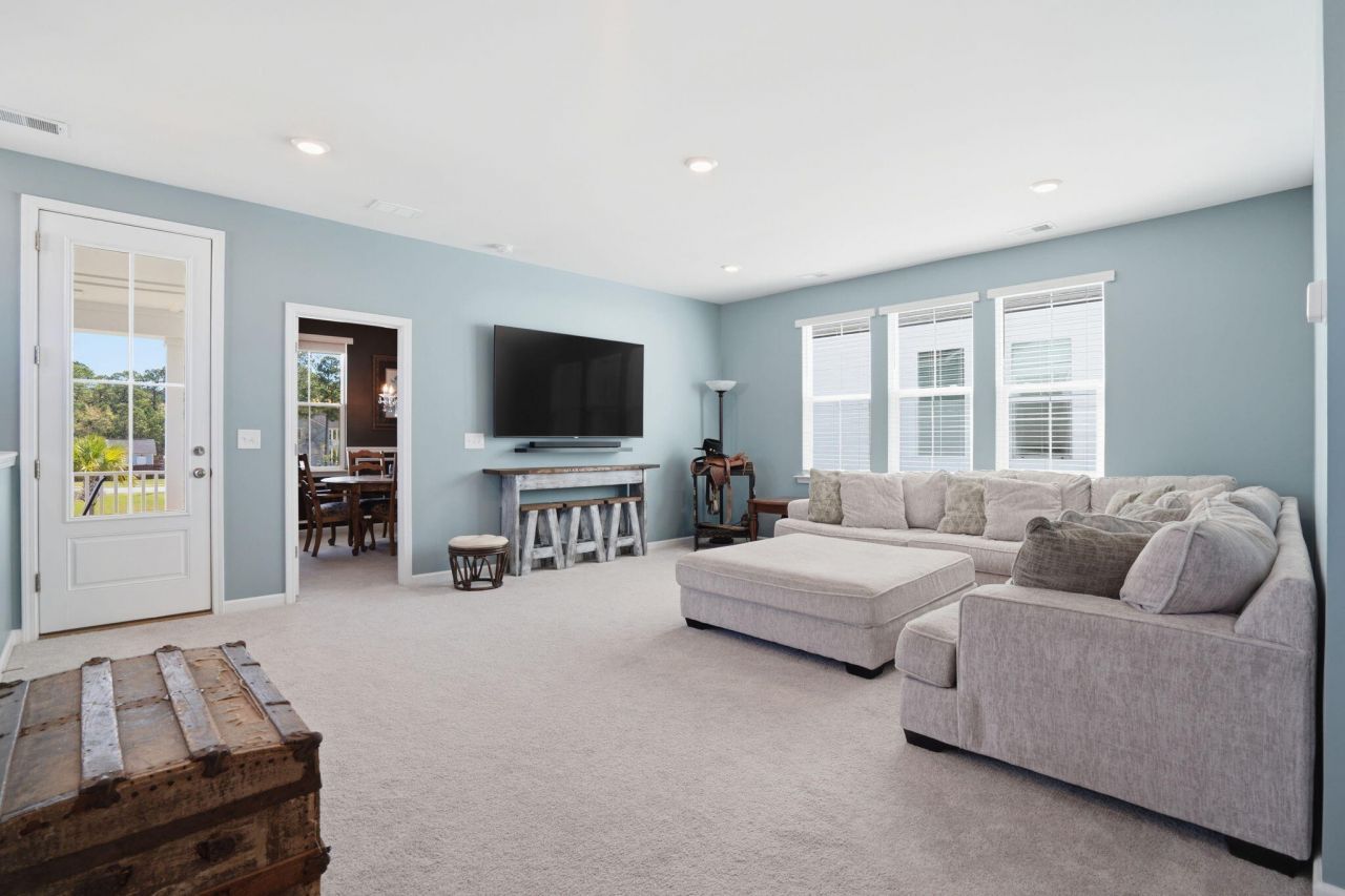 411 N Commodore Way Photo 27