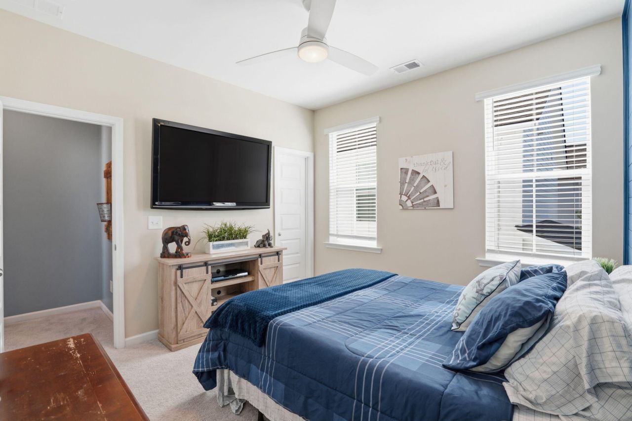 411 N Commodore Way Photo 31