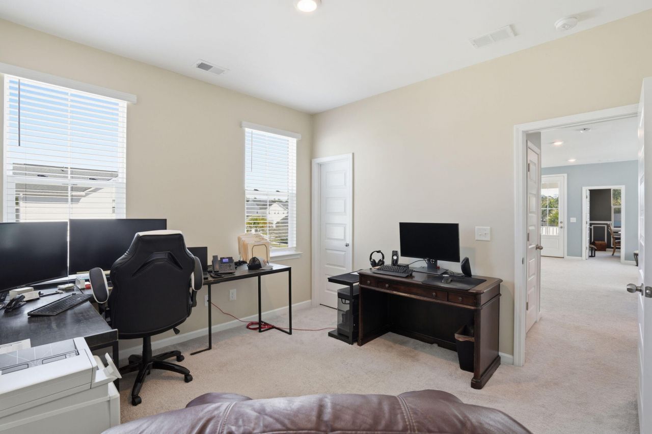 411 N Commodore Way Photo 36