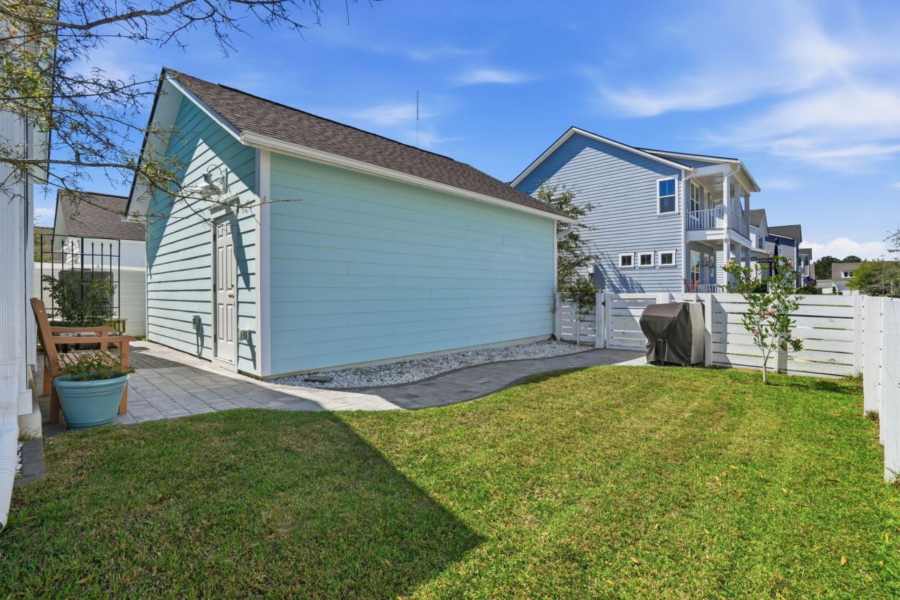 411 N Commodore Way Photo 43