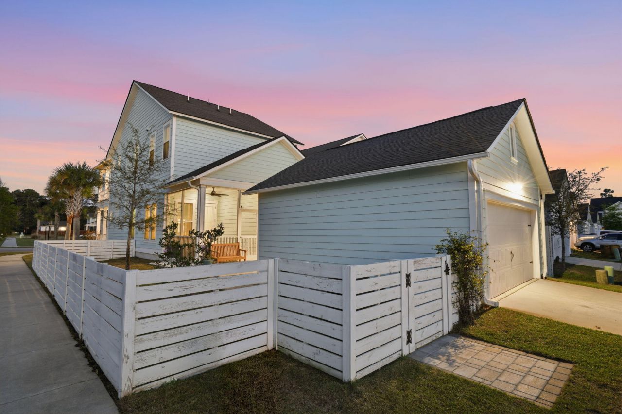 411 N Commodore Way Photo 60