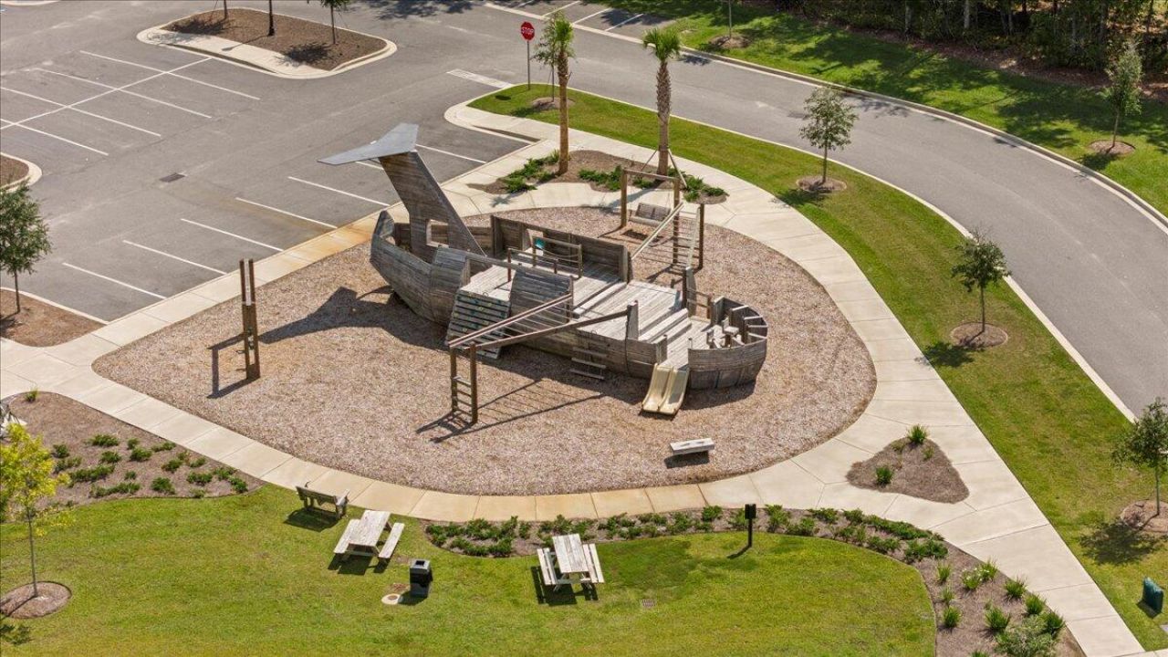 411 N Commodore Way Photo 65