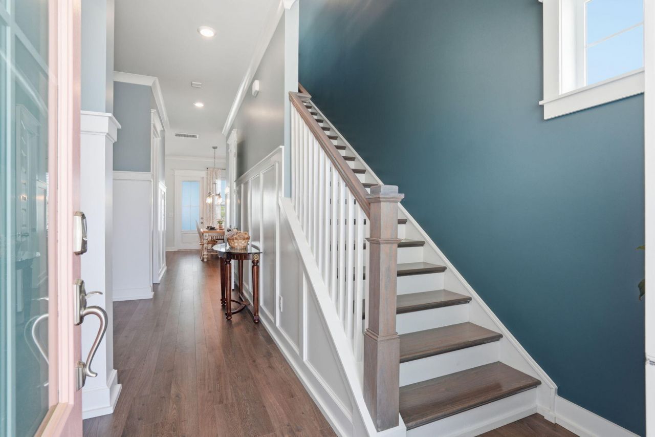 411 N Commodore Way Photo 8