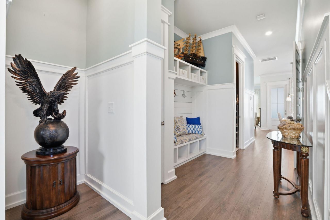 411 N Commodore Way Photo 9