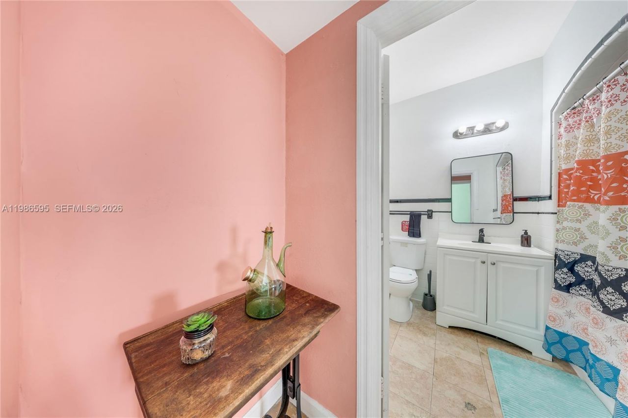 843 NW 3rd St, Unit 1, Miami, FL 33128 Photo