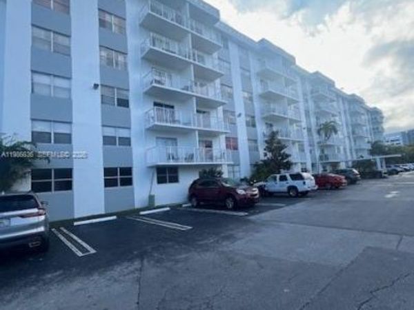 16465 NE 22nd Ave, Unit 118, North Miami Beach, FL 33160