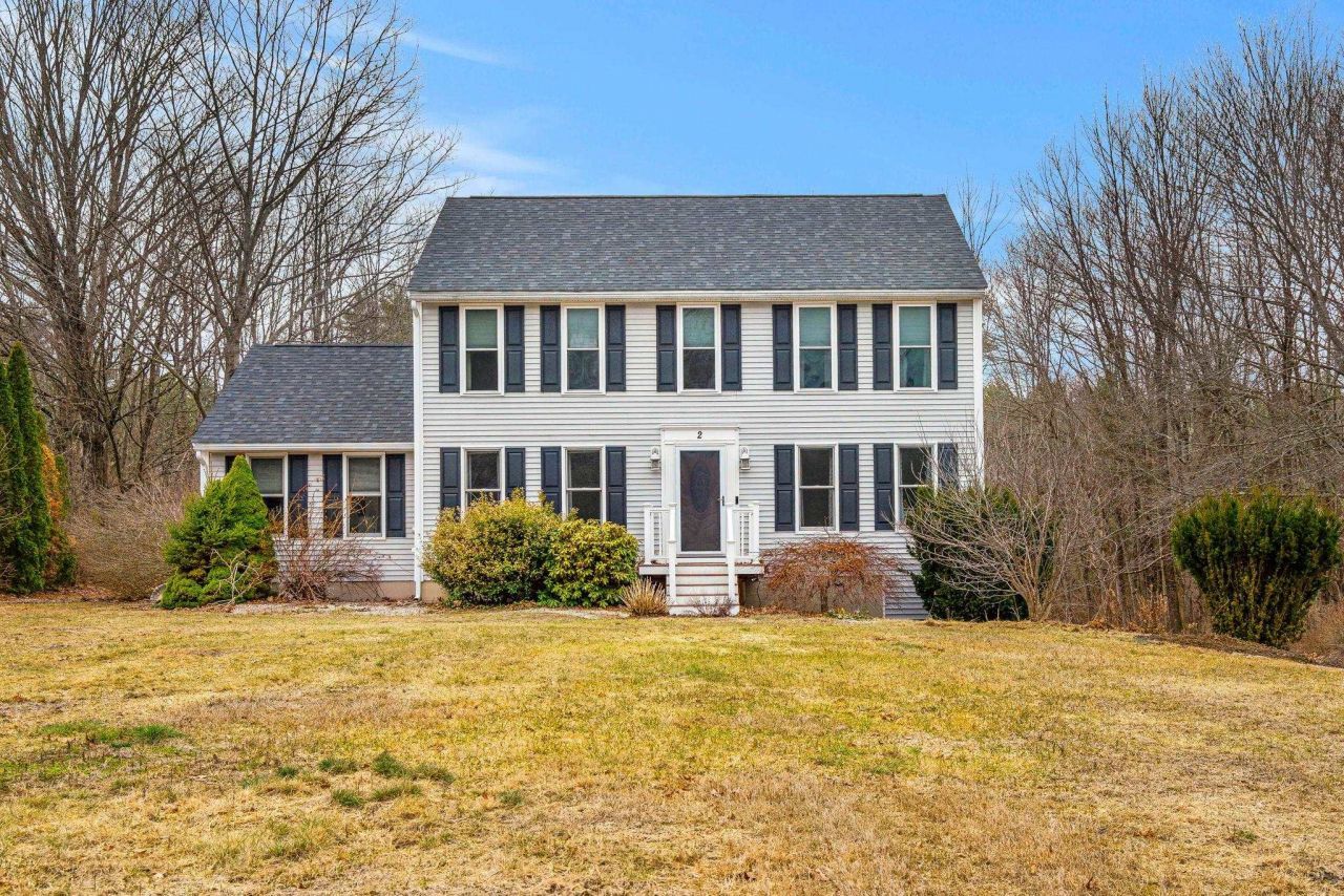 2 Sara Beth Lane, Londonderry, NH 03053 Main Photo