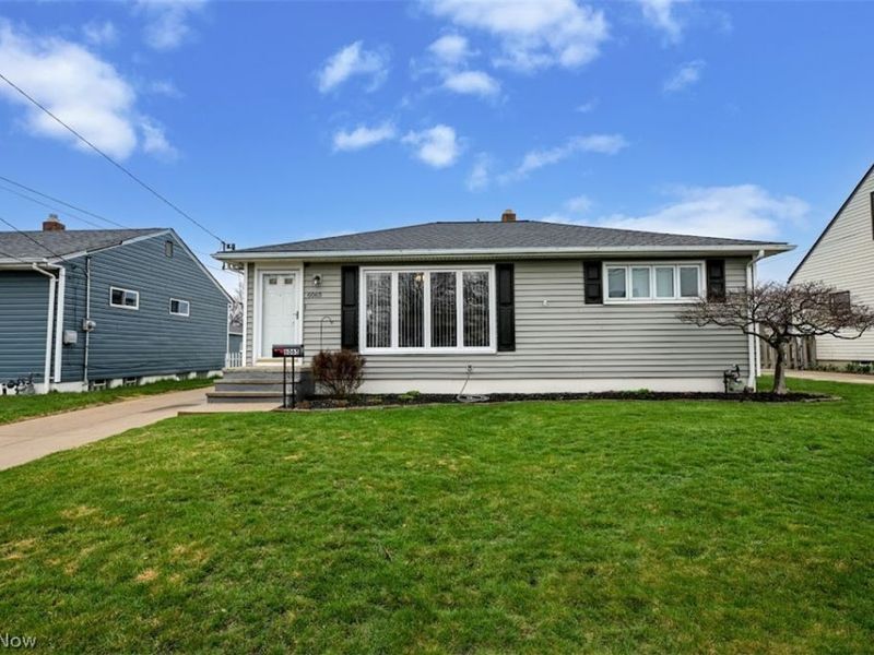 6065 Mercer Drive, Brook Park, OH 44142 Photo 2