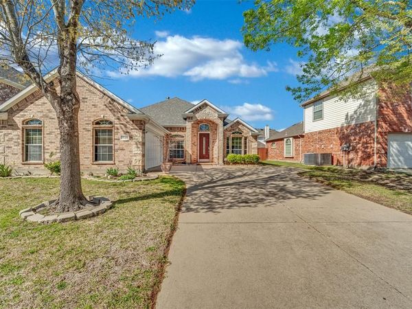 2720 Eastland Drive, Grand Prairie, TX 75052