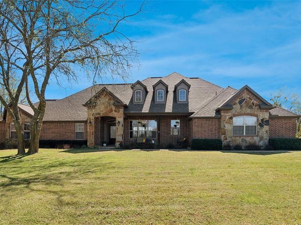 82 Forest Hills Circle, Gunter, TX 75058
